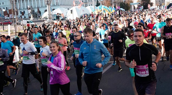 Учасники благодійної дистанції зібрали 134 000 гривень під час 9th Wizz Air Kyiv City Marathon - 1 - изображение