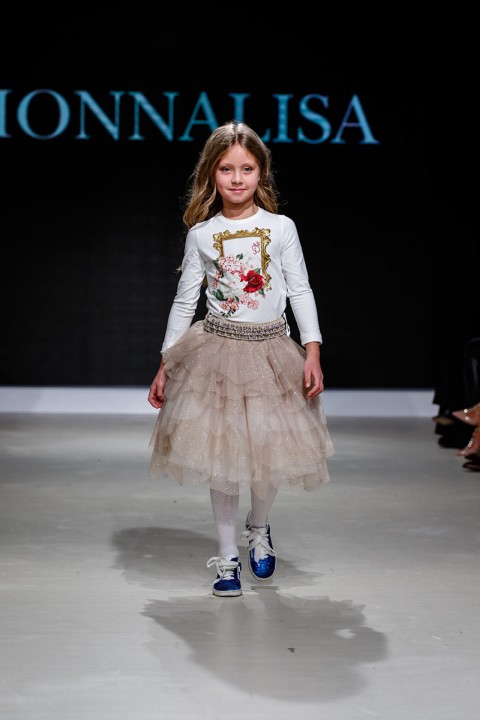 Роскошные коллекции от мировых брендов были представлены на Junior Fashion Week - 41 - изображение
