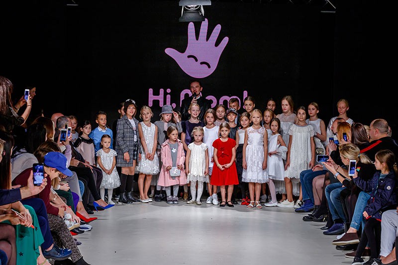 Яркие образы и милейшие дети на подиуме Junior Fashion Week в четвертый день показов - 38 - изображение