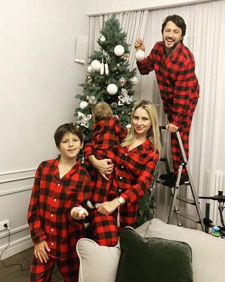 Сергей Притула показал новогоднее фото с семьей - 2 - изображение