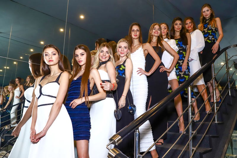 Учстницы «Мисс Украина» презентовали наряды из коллекции Анастасии Ивановой - 1 - изображение
