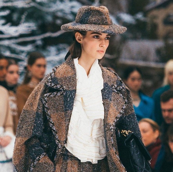 В Париже показали последнюю коллекцию Лагерфельда для Chanel - 5 - изображение