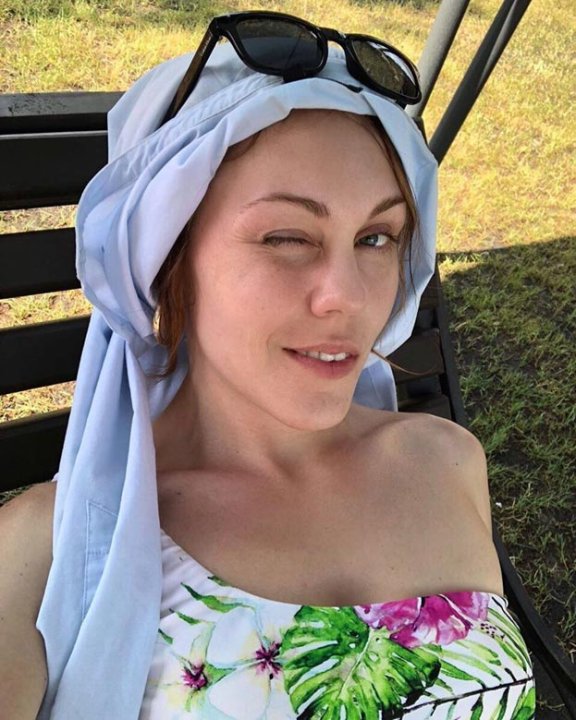 Наслаждаясь отпуском: Alyosha поделилась селфи без макияжа - 2 - изображение