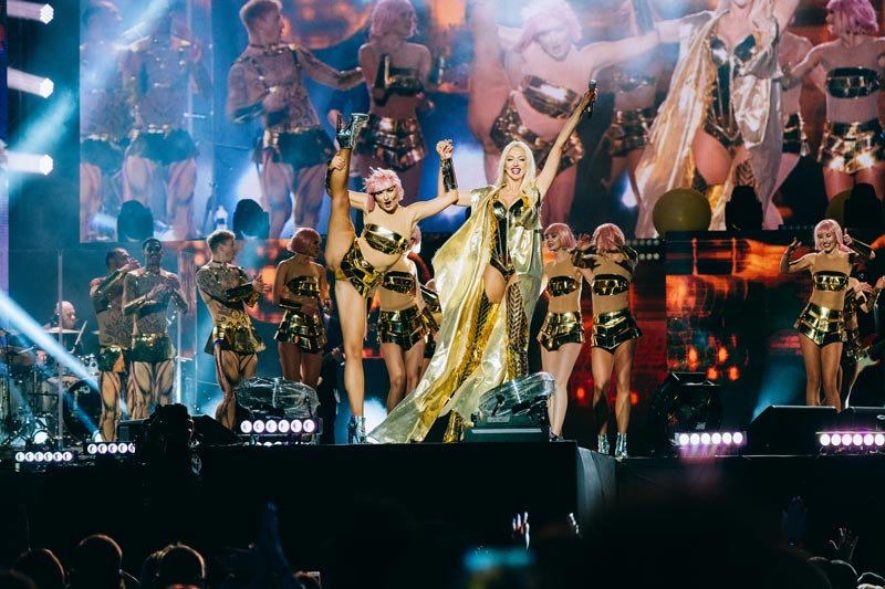 Первая леди украинской поп-сцены: Полякова собрала аншлаг на «Арена Львов» - 1 - изображение