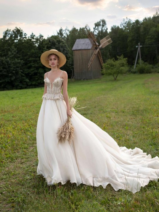 Свадебные платья: воздушные, летящие и элегантные - 18 - изображение
