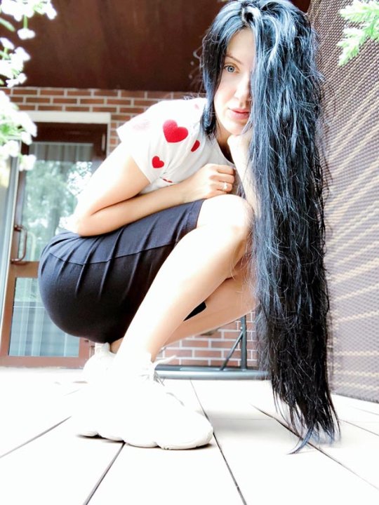 Снежана Бабкина впервые за 20 лет обрезала свои шикарные волосы - 1 - изображение