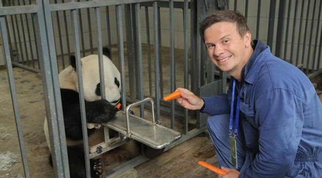 Дмитрий Комаров в “Мире наизнанку” отправится спасать китайских панд - 1 - изображение