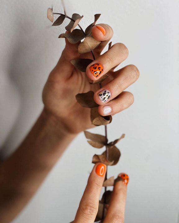 Маникюр на октябрь: 15 трендовых дизайна ногтей - 1 - изображение