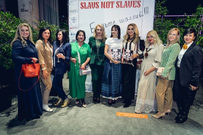 Slavs not Slaves: Ольга Сумская стала главной героиней арткниги - 2 - изображение