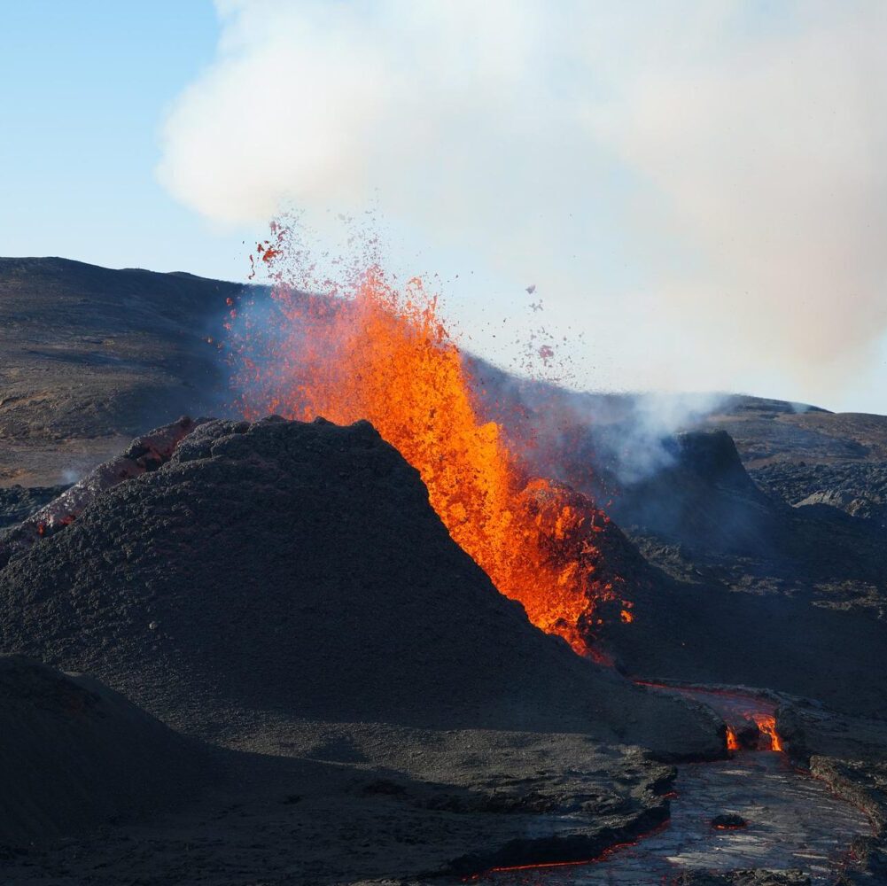 В Ісландії почалось виверження вулкану Фаградальсф’ядль - 1 - изображение