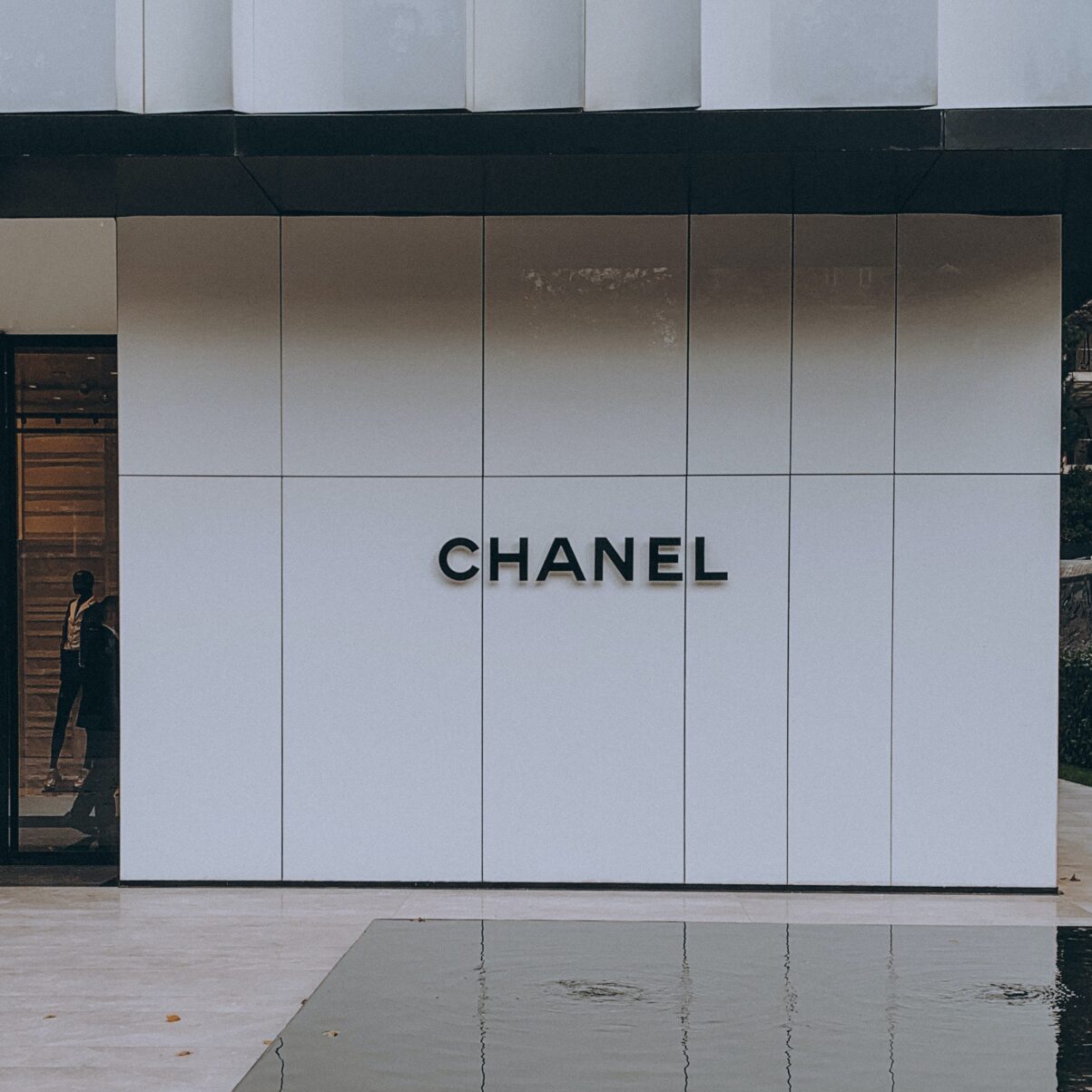 Discover the New CHANEL Fragrance Ambassador: Timothée Chalamet's Debut  with BLEU DE CHANEL - Fashionably Male