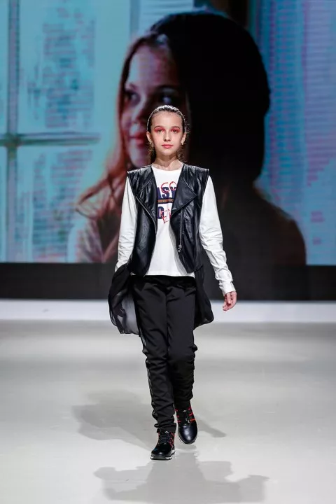 Второй день Junior Fashion Week: фешн-всплеск на столичном подиуме - 42 - изображение