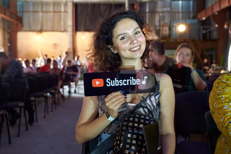 VIDEOZHARA: блогери-мільйонники, яскраві фотозони та музична конференція - 1 - изображение