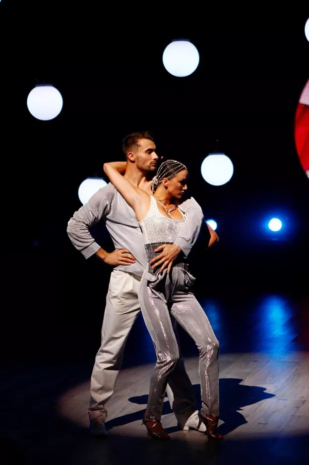 Александр Прохоров и Анна Ризатдинова зажгли танцпол с Мадонной - 2 - изображение