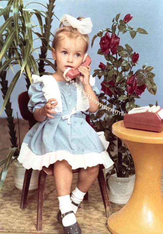 Ксения Мишина показала, как она выглядела в детстве - 2 - изображение