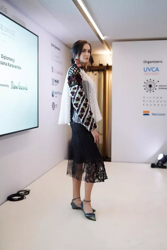 Український Haute Couture від Оксани Караванської вразив Давос - 2 - изображение