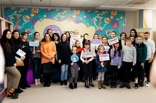 Наталия Мосейчук привезла 101 книгу для новой библиотеки детской больницы Охматдет - 2 - изображение