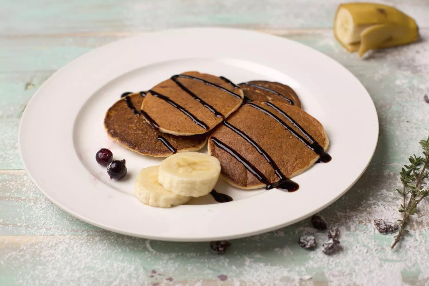 Рецепт швидкого сніданку: бананові оладки з шоколадом - 1 - изображение